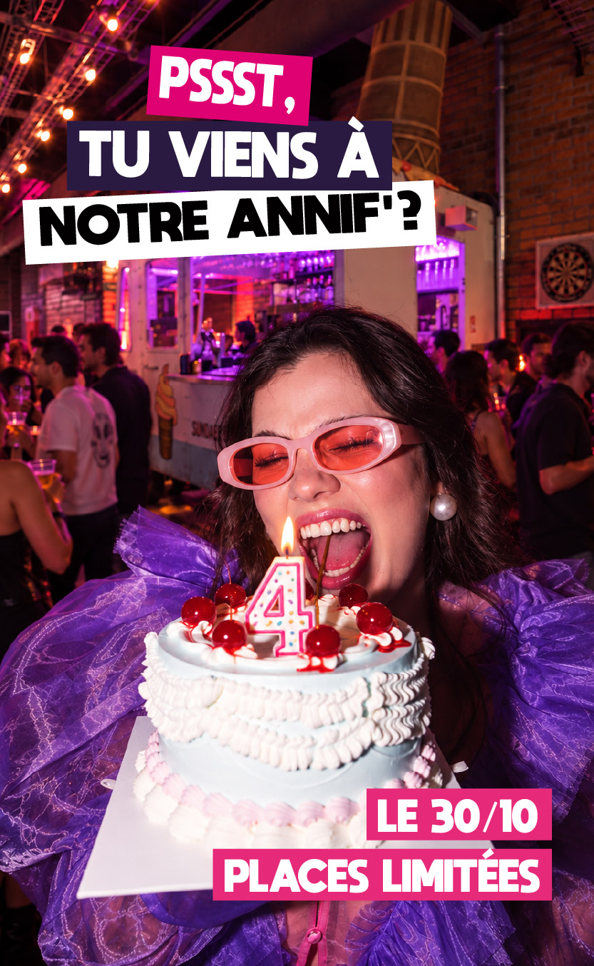 Visuel d'une femme en train de souffler un gateau d'anniversaire avec 4 bougies, dans le bar Le 3Bis